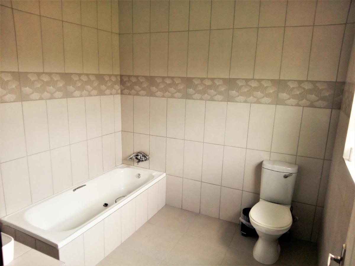 Bed and Breakfast Afrikawisa At O.R. Tambo International Airport Kempton Park Zimmer foto