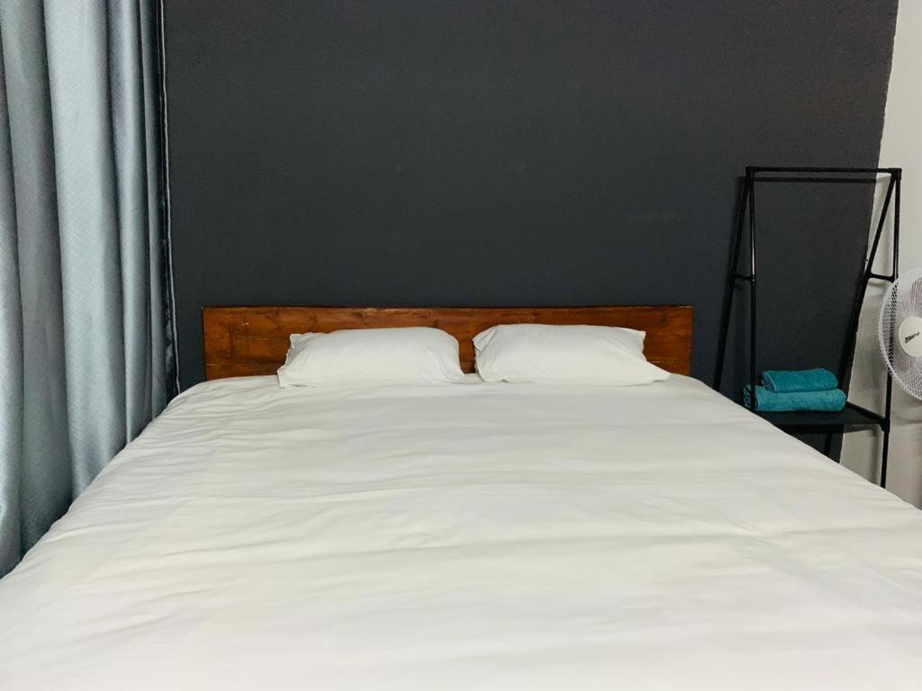 Bed and Breakfast Afrikawisa At O.R. Tambo International Airport Kempton Park Exterior foto
