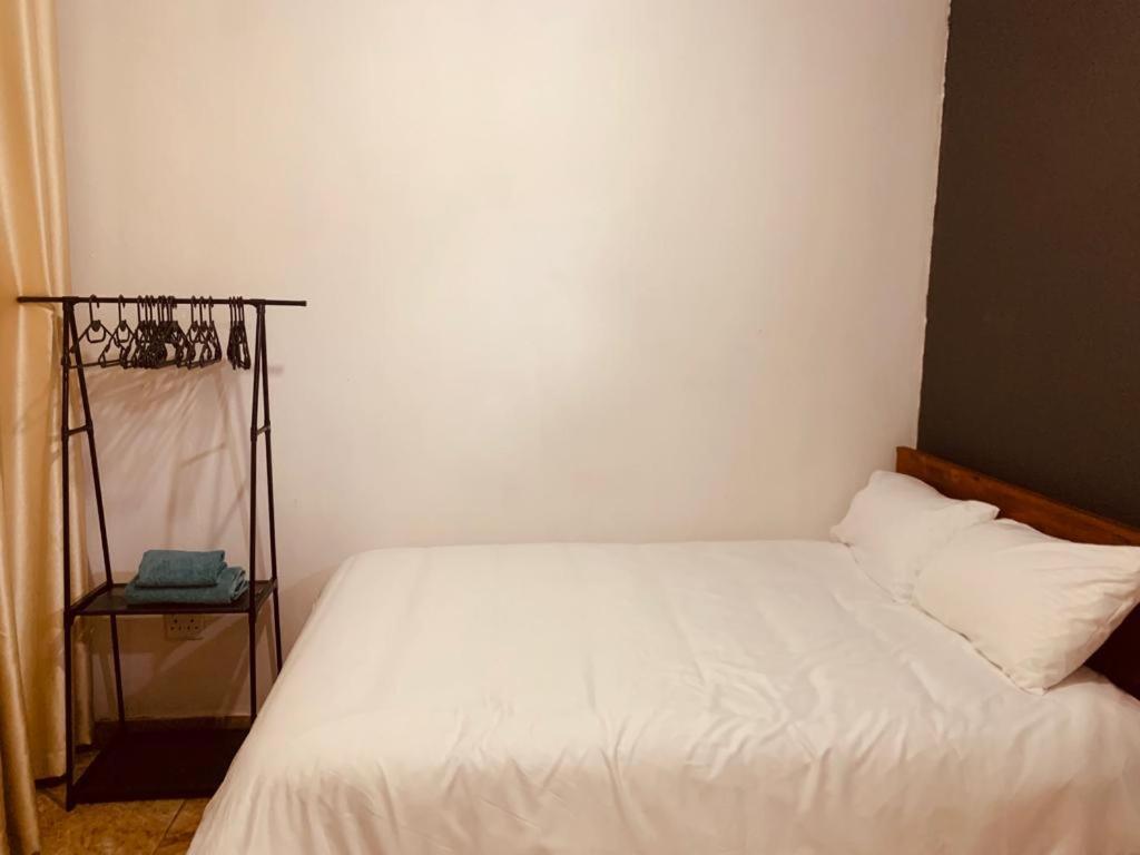 Bed and Breakfast Afrikawisa At O.R. Tambo International Airport Kempton Park Exterior foto