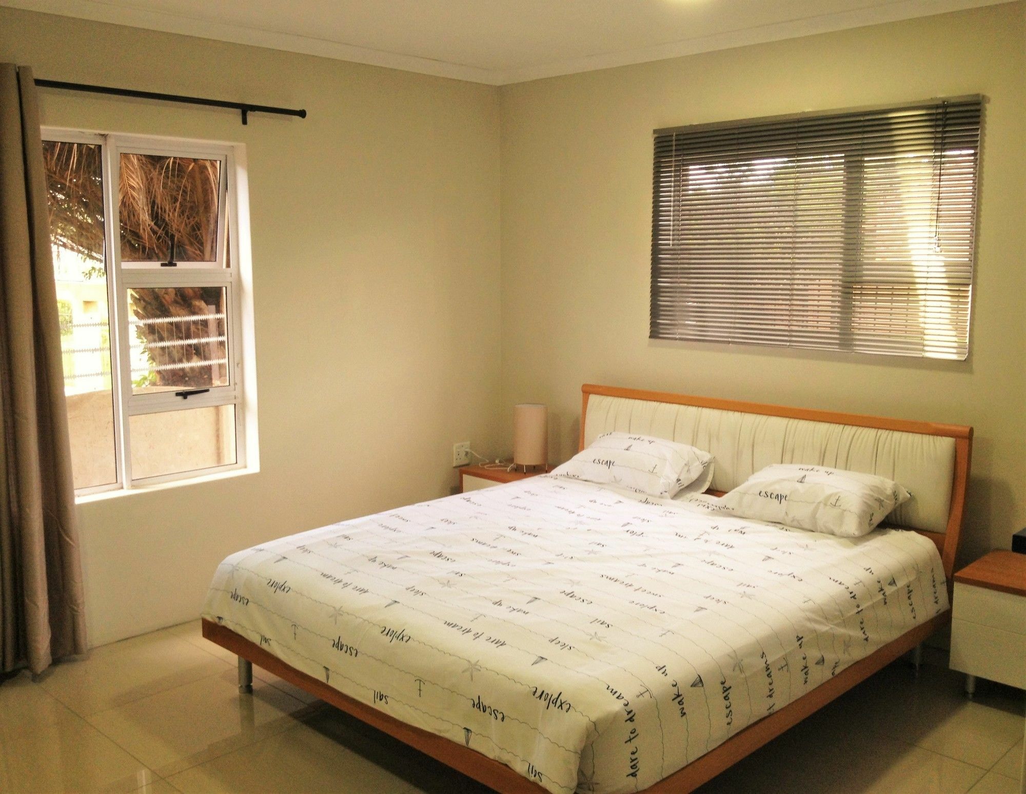 Bed and Breakfast Afrikawisa At O.R. Tambo International Airport Kempton Park Exterior foto