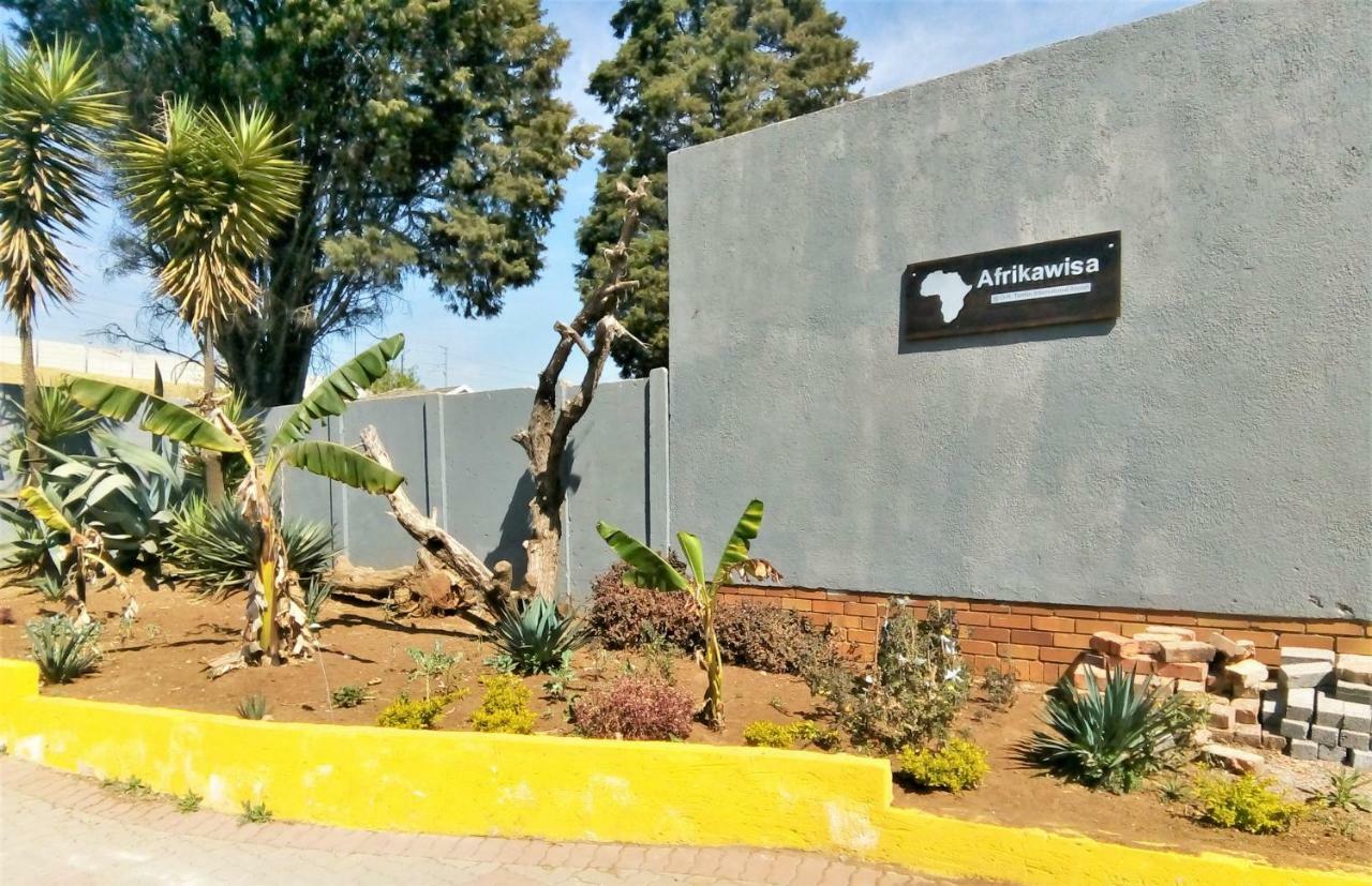 Bed and Breakfast Afrikawisa At O.R. Tambo International Airport Kempton Park Exterior foto